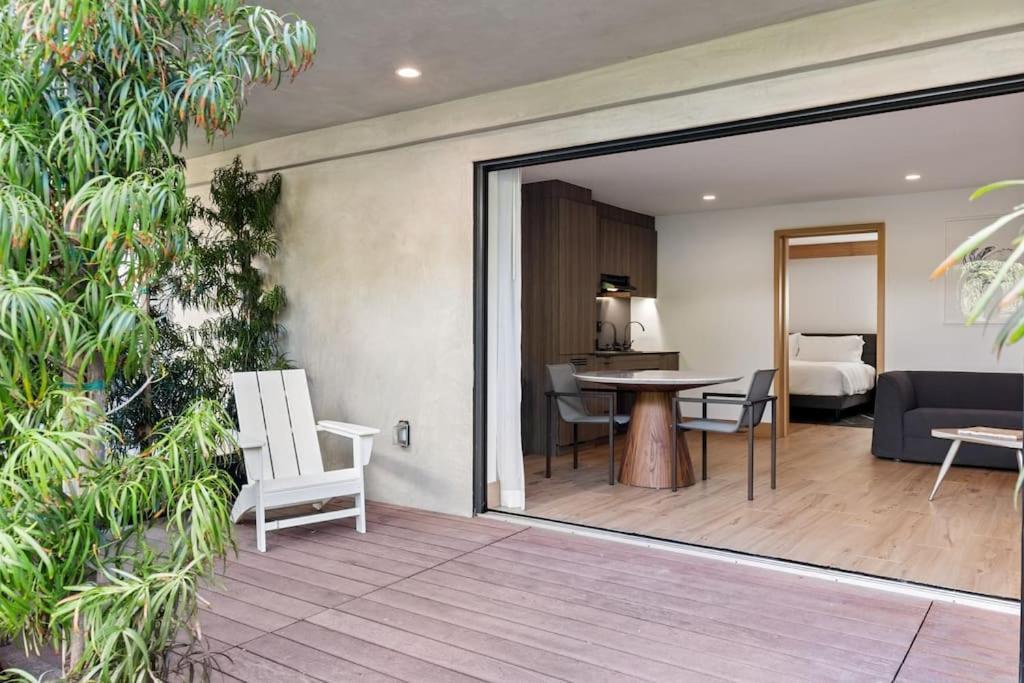 Malibu Sand Carbon Beach Suites Kültér fotó