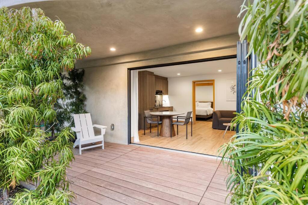 Malibu Sand Carbon Beach Suites Kültér fotó