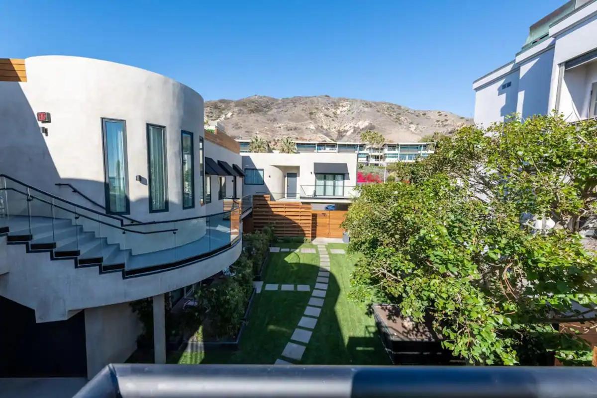 Malibu Sand Carbon Beach Suites Kültér fotó