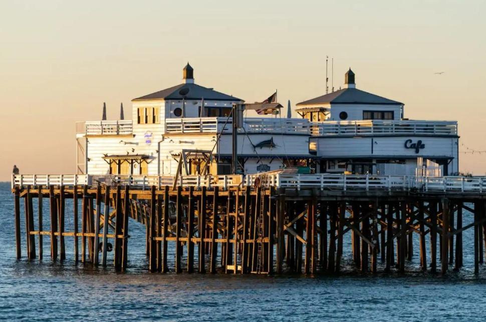 Malibu Sand Carbon Beach Suites Kültér fotó
