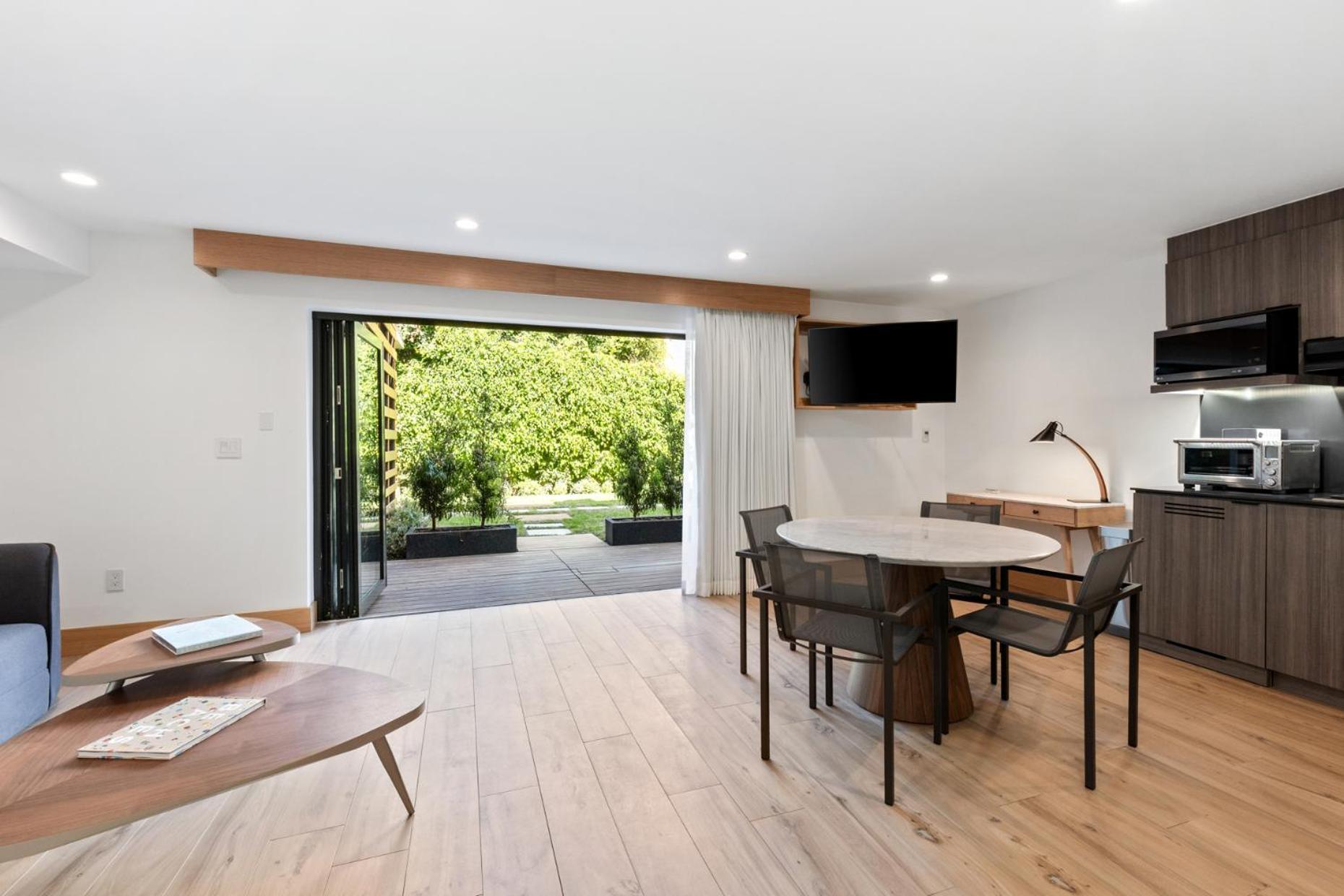Malibu Sand Carbon Beach Suites Kültér fotó