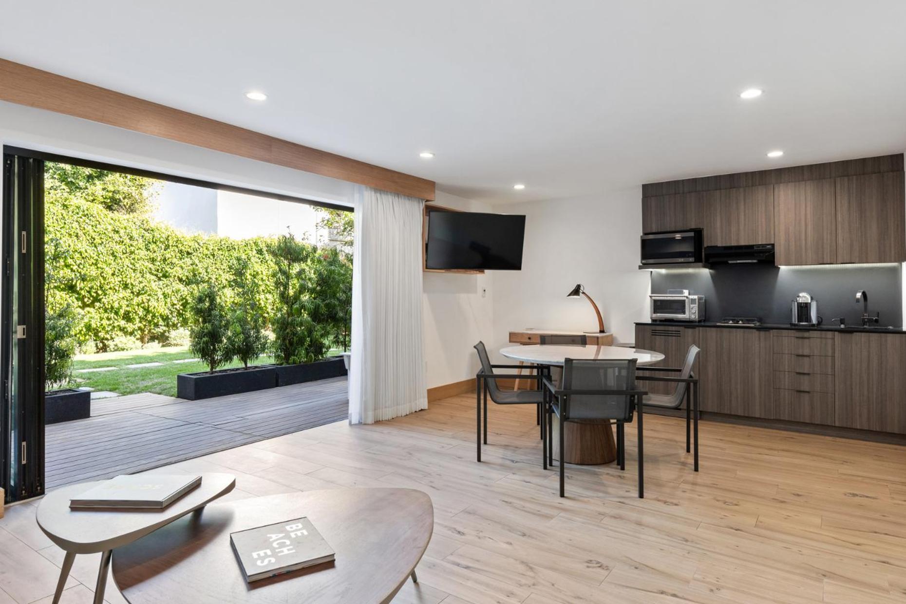 Malibu Sand Carbon Beach Suites Kültér fotó