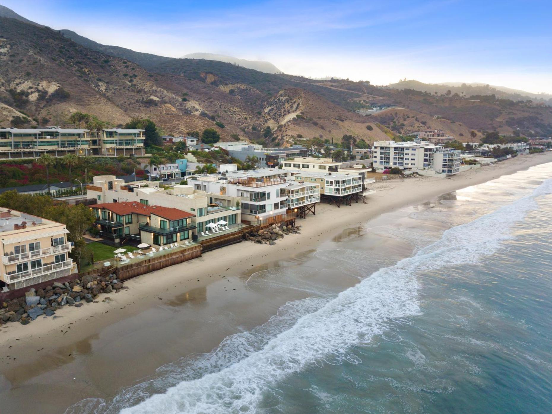 Malibu Sand Carbon Beach Suites Kültér fotó
