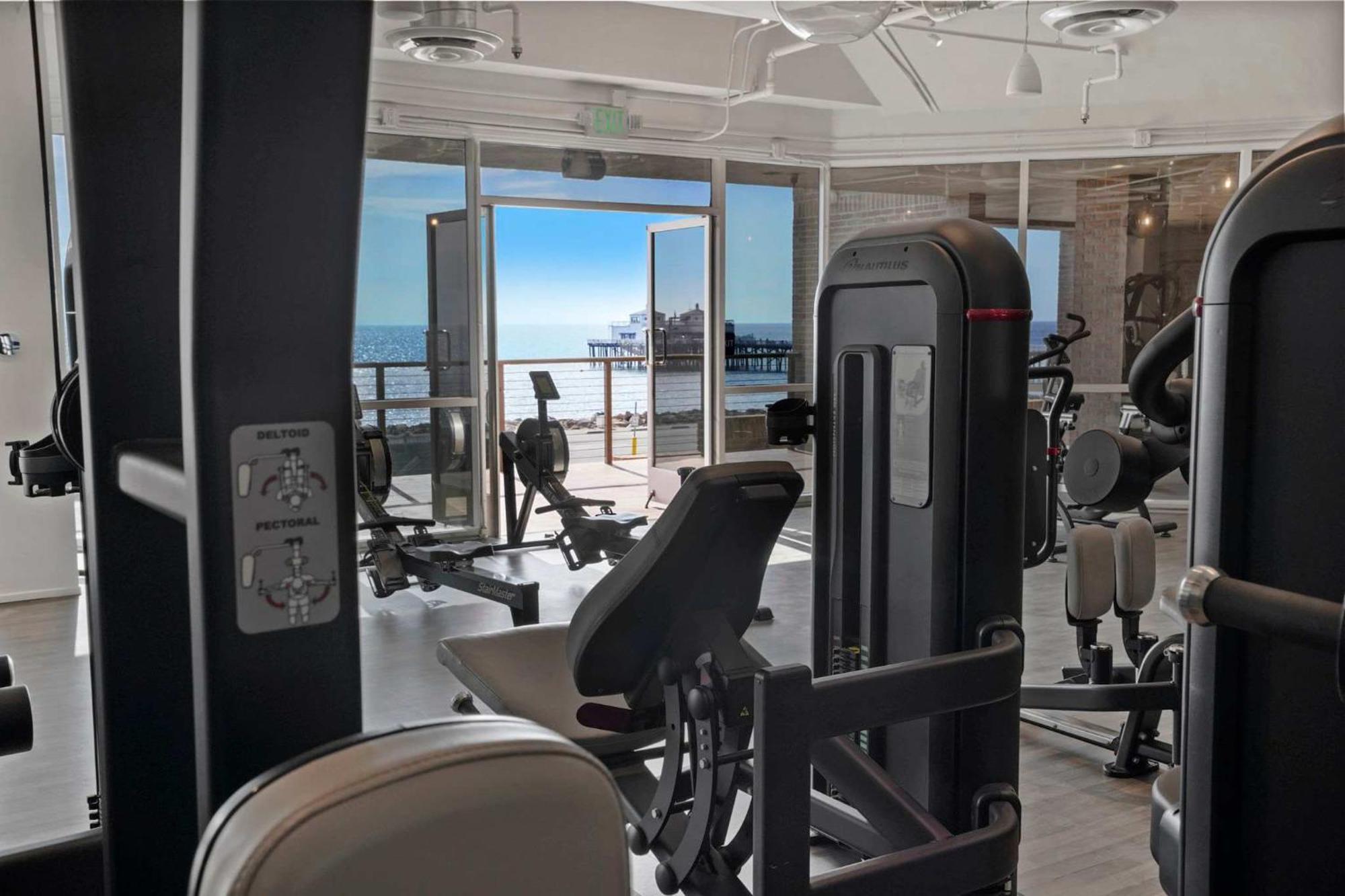 Malibu Sand Carbon Beach Suites Kültér fotó